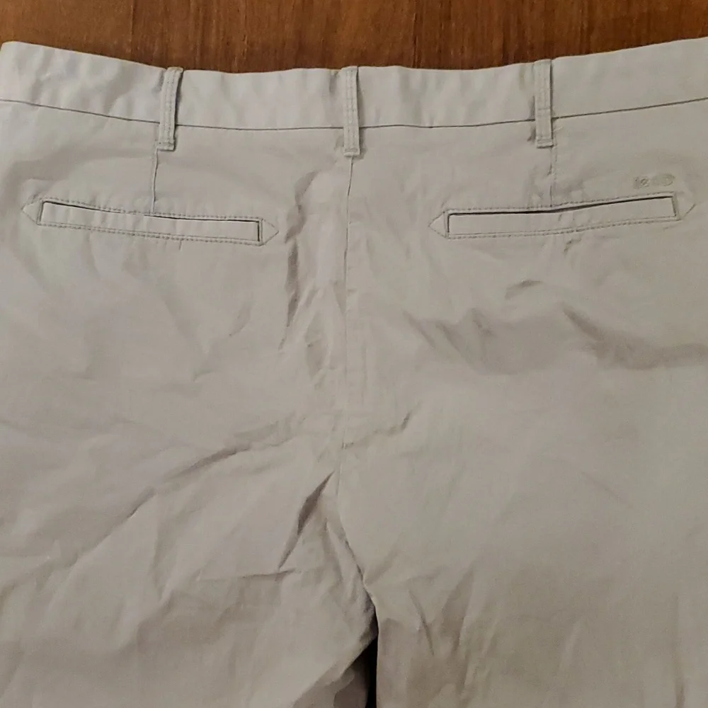 IZOD Men's Light Gray Khaki Shorts - Size 40